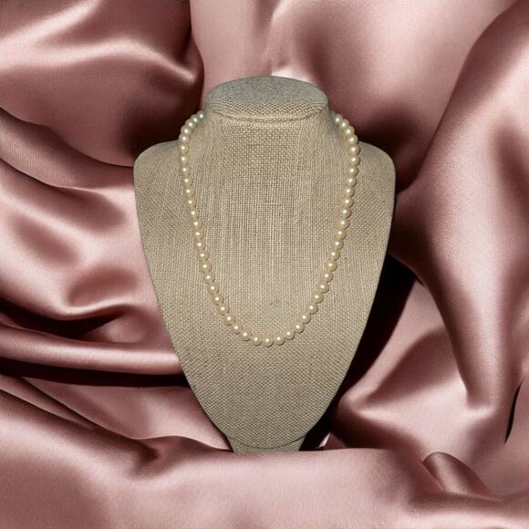 Faux Pearl Necklace - Picture 1 of 3